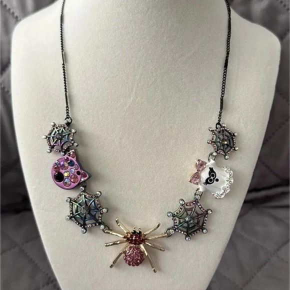 BETSEY JOHNSON HALLOWEEN SPIDER CAT GHOST & WEB PENDANT NECKLACE WITH CRYSTALS - Picture 1 of 13